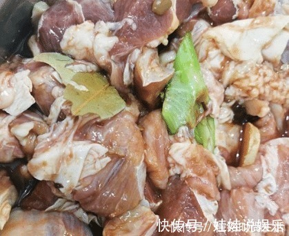 牛肉|炖牛肉时，直接焯水就错了！学会这样做，牛肉软烂入味，特别下饭