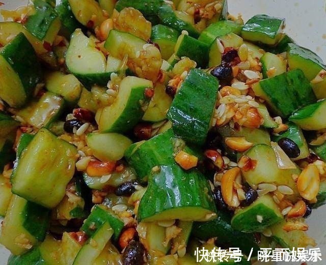 维生素b2|提个醒凉拌黄瓜时不可放此物,吃了就是没病找病,还有人不清楚