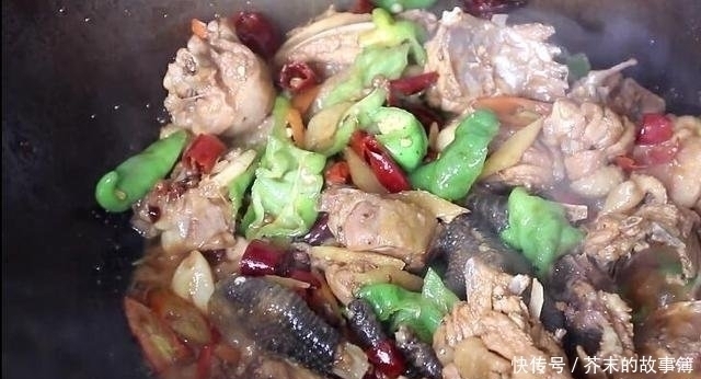 鲜嫩|炖鸡肉时,千万不要直接加水炖,多做这一步,鸡肉鲜嫩,没有腥味！
