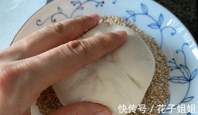 面团|教你一道皮脆馅多,造型新奇的能量早餐包,看起来就食欲大开!