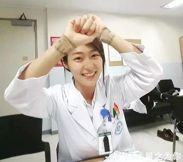 白大褂|“韩国最健美”女医师,从典雅到性感,脱下白大褂展现曼妙身姿!