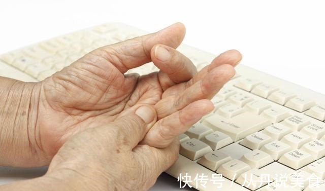 血脂|牛奶会加重高血脂医生若想降脂,吃2物,喝3水,血管或变干净