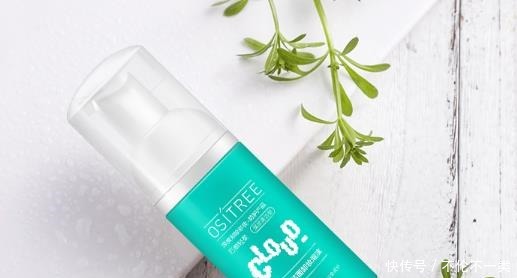 痘痘|刚把脸打湿就用洗面奶难怪痘痘黑头总是找上你!