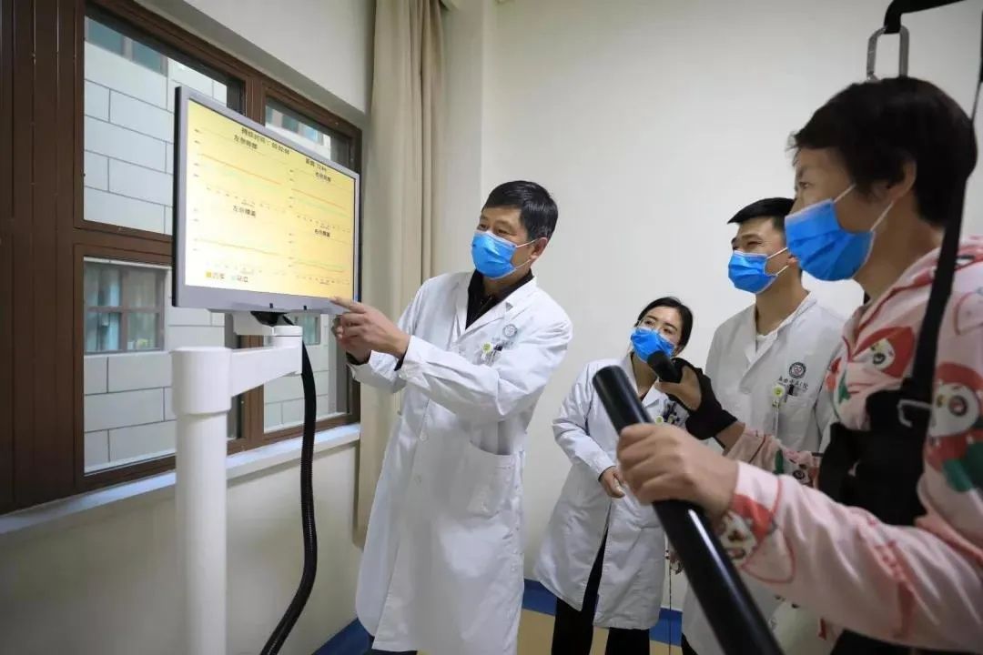 康复医学科|【民生健康】让“忘记”走路的人动起来，泰安首台高端智能康复机器人落户市立医院