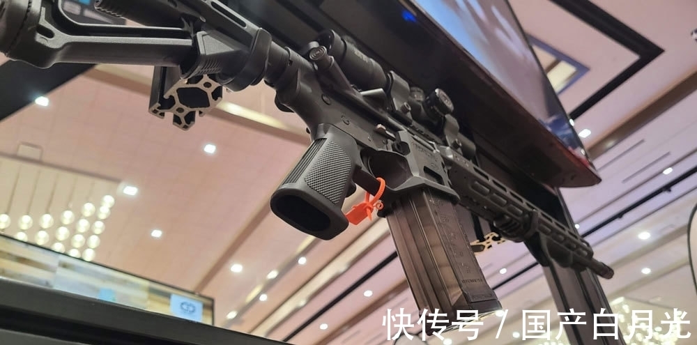 供弹具|直击SHOT Show：沙漠科技AR-15超大容量弹匣 与下机匣配合使用