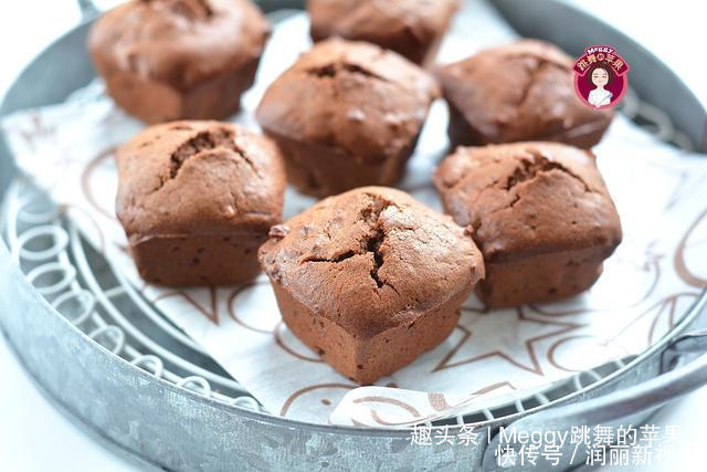  出炉|夏天想吃蛋糕别愁，2个鸡蛋做12个小蛋糕，15分钟出炉，省心快手