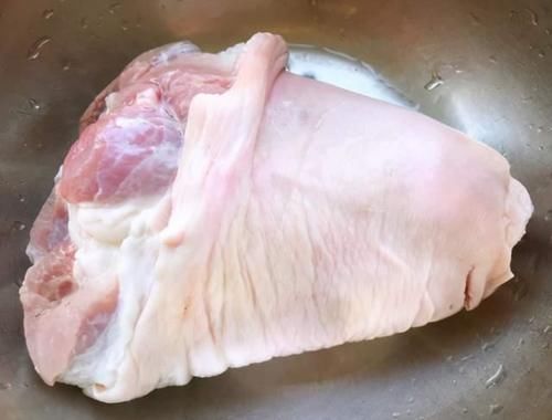 快过年了，卤上一锅肉，驱寒保暖咸香入味，待客吃过瘾更大方