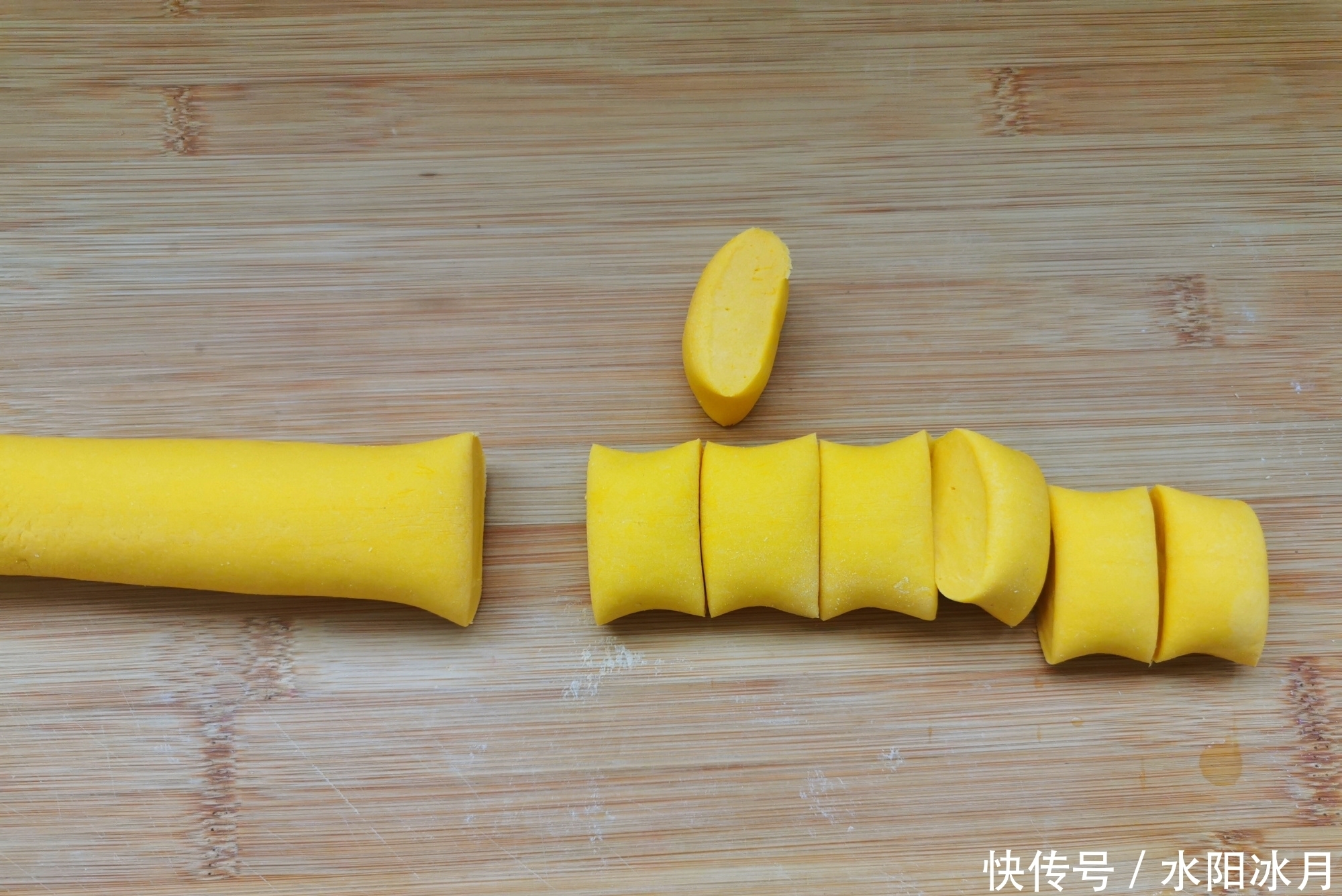 一滴水|用南瓜山药做馒头,一次发酵,不加一滴水,全程只需30分钟