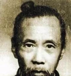 书法$他因书法被康有为、于右任称赞,他却不以书法家自居