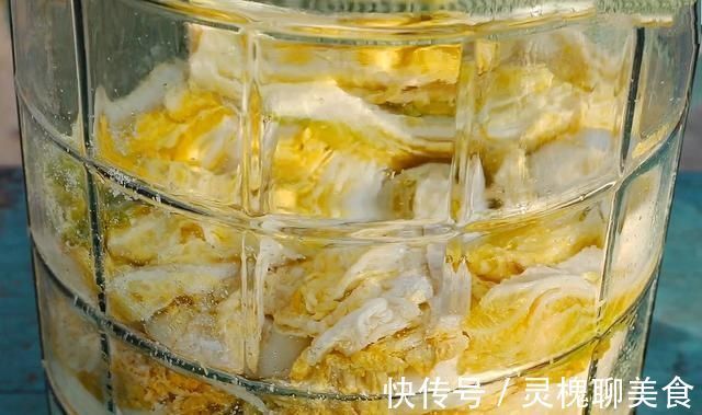 酸菜|腌酸菜，别只会加盐了，牢记这3招，酸菜又酸又脆，放一年也不坏