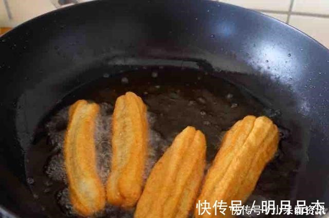 酵母|炸油条，用酵母发酵是错的，用它发酵，油条酥脆香软，上桌一扫光