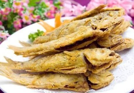 油锅|不管你煎什么鱼,直接去油锅是不对的。记两招鱼皮不破不粘锅