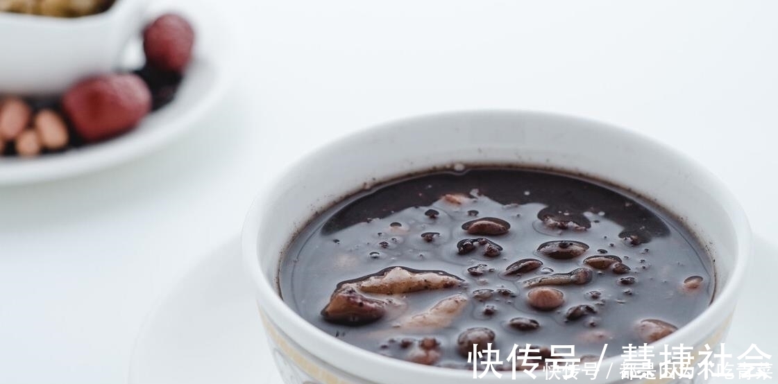 技巧|熬黑米粥时,别直接下锅,牢记2个技巧,粥又香又浓稠