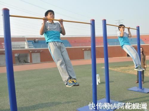 肌肉|每天拉引体向上，10个一组，一共30组，这样能增加力量和肌肉吗