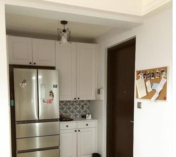 桌子|老婆硬要把冰箱放玄关，墙上装木板，完工我愣了，这设计第一次见