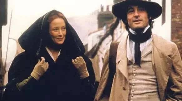 20部文学作品中经典的开场白,这里总会有你喜欢的。