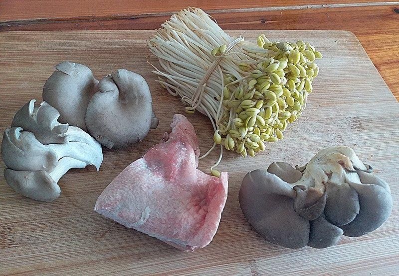 冬天多做此汤，增强免疫力，简单一煮酸辣鲜美，家人爱吃少生病