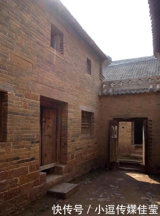 物是人非|洼地里的红石寨,158年以来从未被外敌攻破,如今却物是人非