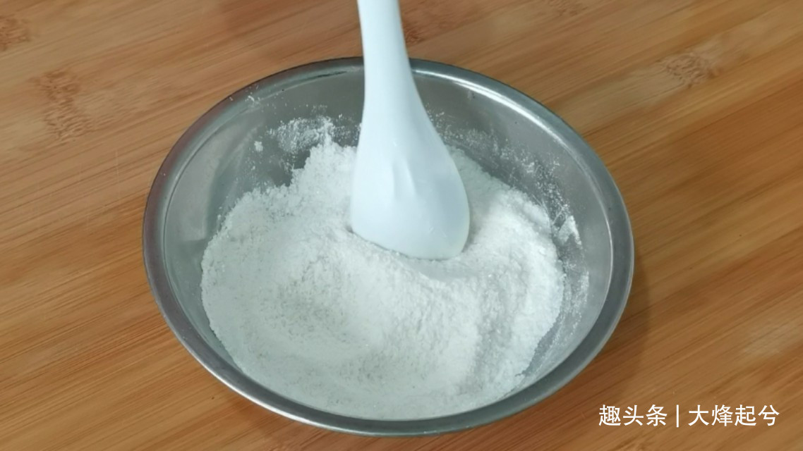 芝麻酥饼在家简单做，外酥里软又香甜，不用烤箱也可以酥得掉渣