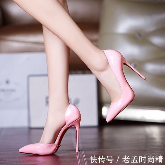高跟鞋 一双能够瞬间提亮整体搭配的高跟鞋,就是你摆脱搭配困难的救星