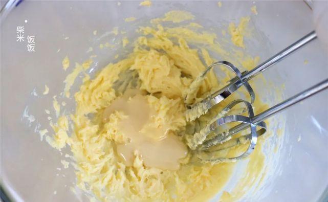 咬一口，酥掉渣，这款炼乳小方太好吃了，做法比面包蛋糕都简单