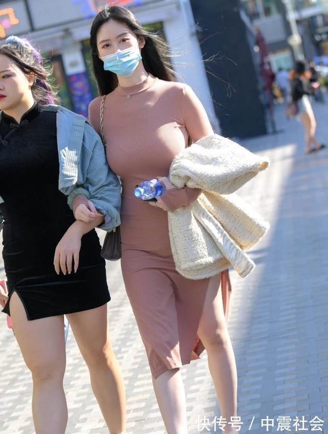 大长腿 把握时尚节奏,简约修身连衣裙,美的大方又好看