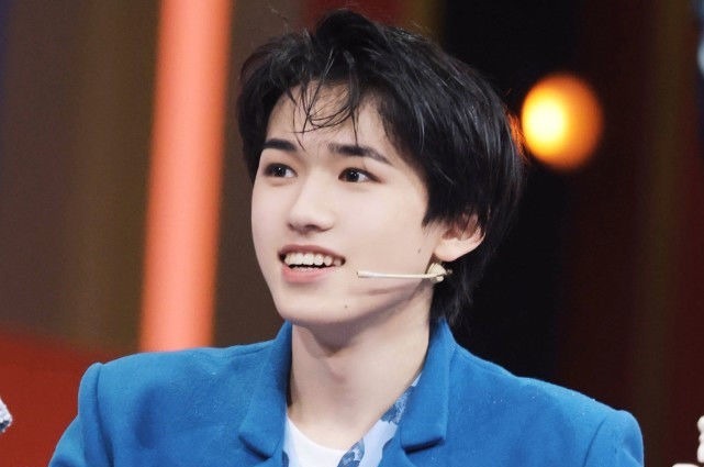 宋亚轩|开玩笑还是低情商?《王牌》关晓彤点评宋亚轩:眼力见要有!