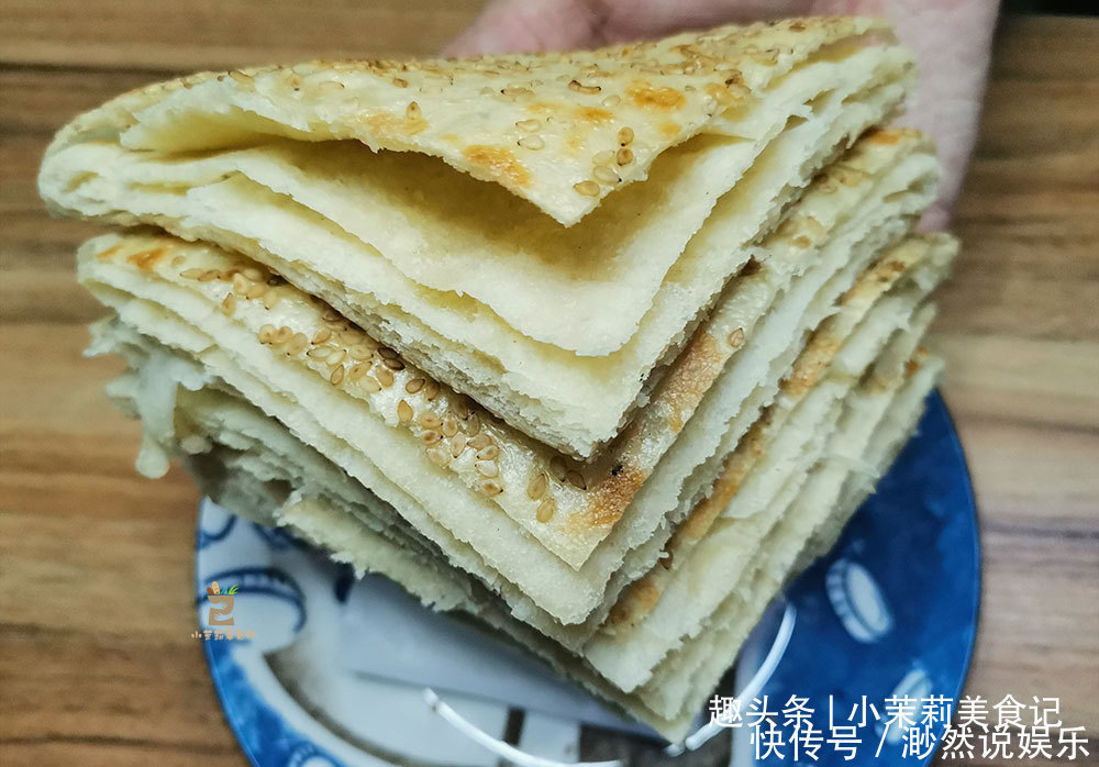  千层饼|烙饼时，有人烫面有人抹油，面点师教你4个技巧，暄软好吃层次多