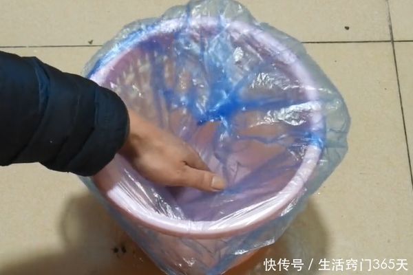 一生|用了30年的垃圾袋,才知道套垃圾袋的正确方法,学会受用一生!