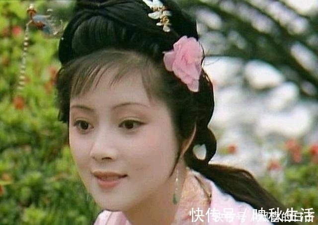 行为|宝钗扑蝶,难道仅仅是一个经典场景吗?这一行为蕴含着什么意义?