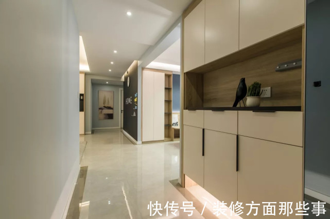 餐厅|143平简约风三居室,餐厅卡座的周边居然做了柜子