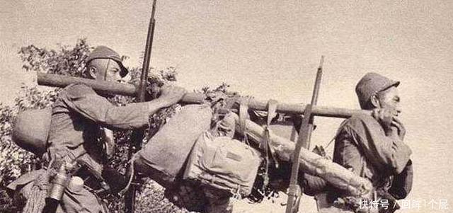 不放过|日本鬼子老照片图2猪都不放过，图4少女倒茶喝！