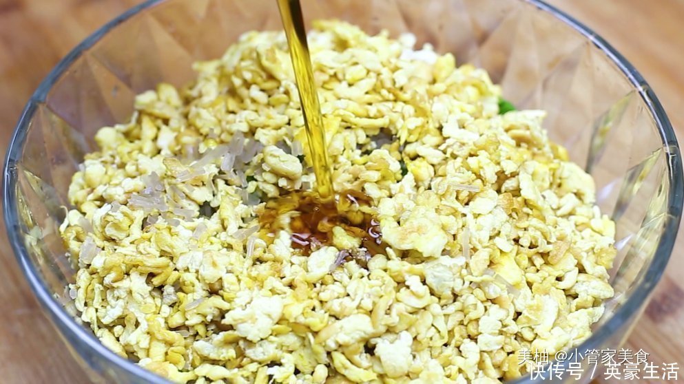 韭菜馅饼|韭菜馅饼学会这样做，不用发面省时省力又好吃，皮薄馅大凉了不硬