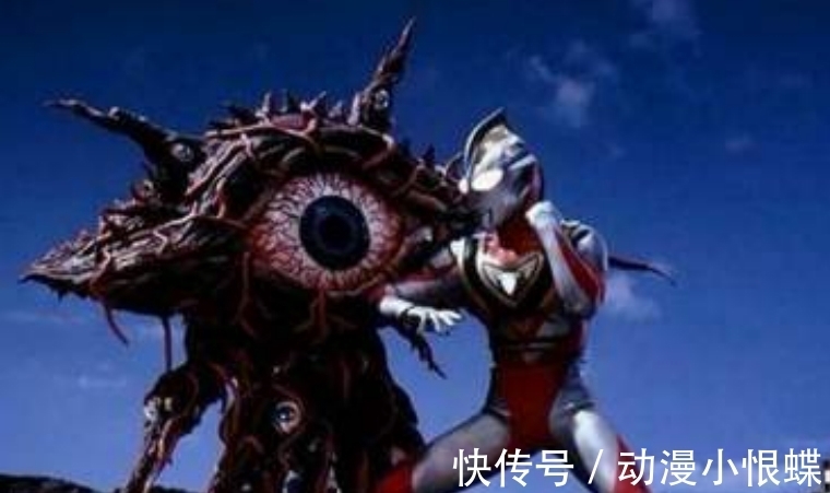 怪兽|空手接白刃,想背摔怪兽反被压,守护我的奥特曼竟然是一群沙雕
