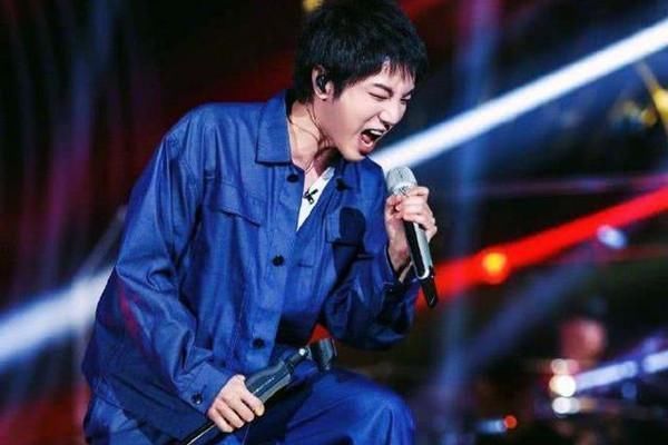 杯子|华晨宇有多“豪气”,一个杯子价值4位数,刷新明星消费观