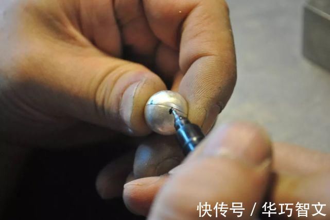 半球形 这件暗藏机关的项链,又变手链的可拆搭扣