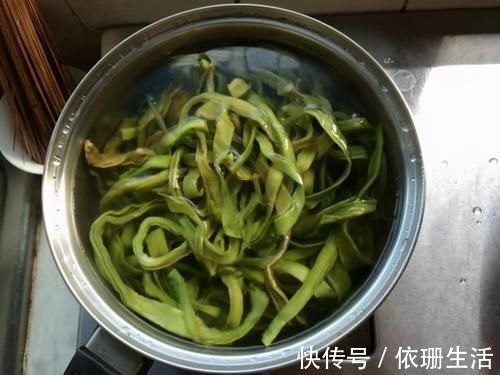 萝卜|这4种蔬菜晒干后，比新鲜的更好吃，生炒炖肉都行，放1年不会坏
