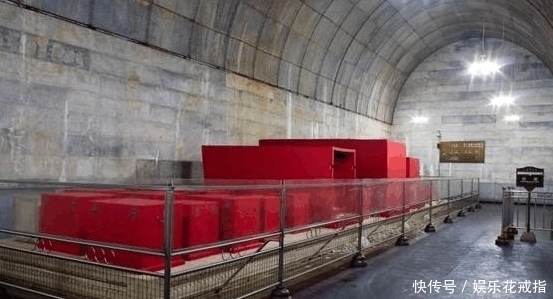 金丝檀木|博物馆把皇帝棺椁扔进山沟,考古专家急忙寻找,附近村子传来噩耗