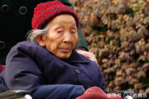 医生提醒老年痴呆发病前3年,身体就有征兆,可