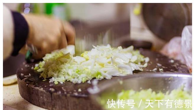 植物油|冬至包白菜饺子时,多加1样食材,饺子好吃更营养