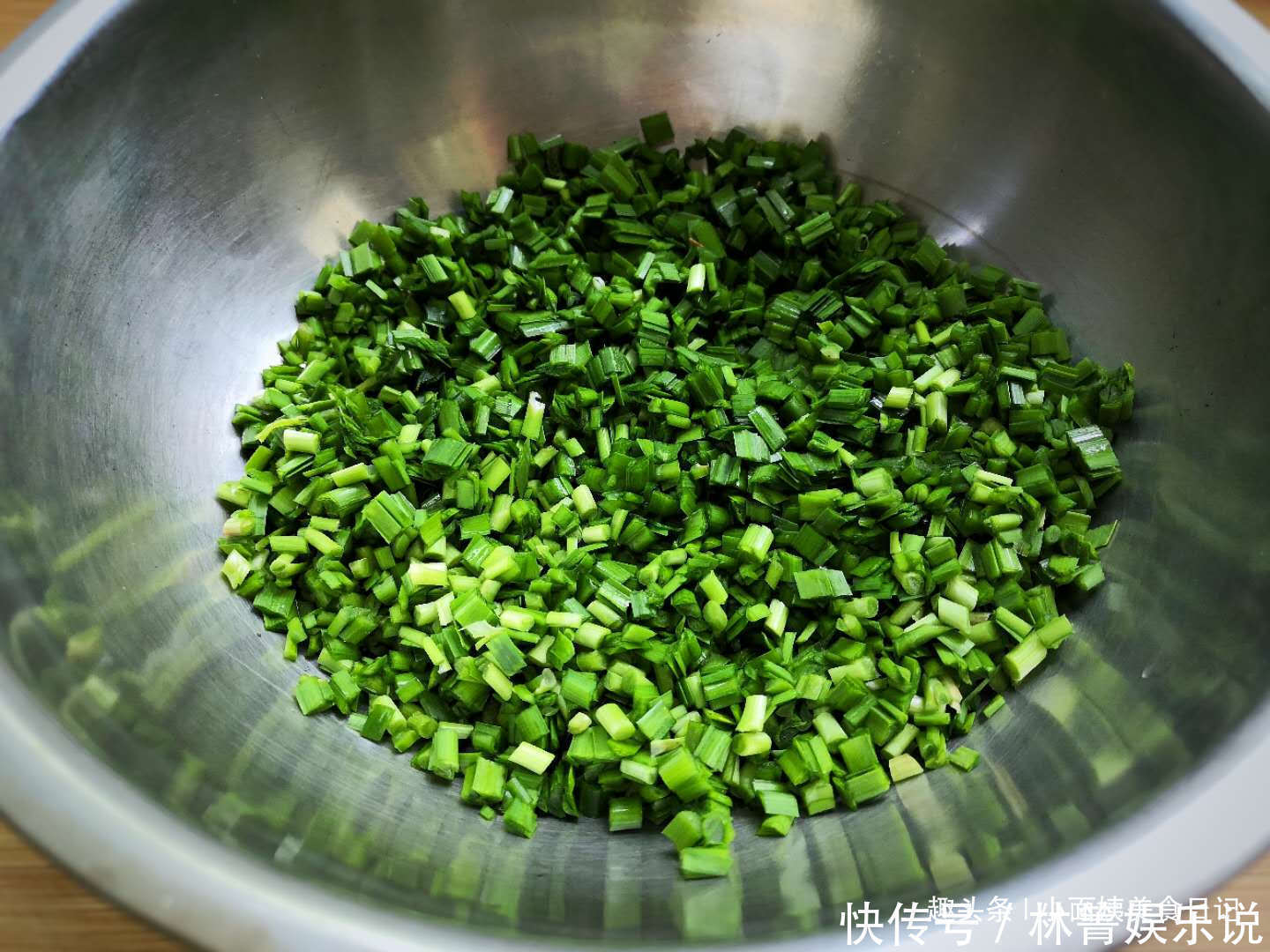 过瘾|最近西红柿加韭菜火了,很多人都没吃过,上锅一蒸,比吃肉还过瘾