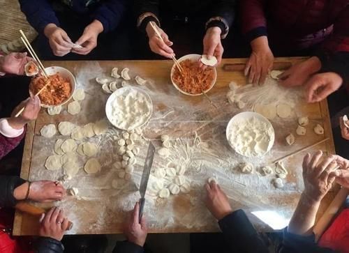  好吃|夏天，遇到此菜别手软，2块钱一斤，用它来包饺子，特好吃