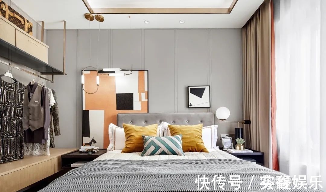 端庄|130㎡现代轻奢,大理石与金属质感,加上橙色的软装,华丽高档