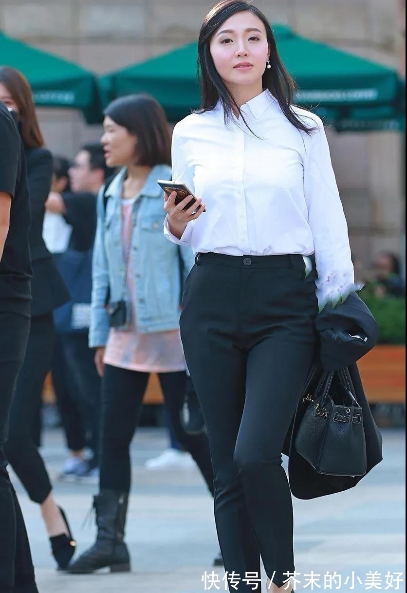 在职场 黑与白的通勤装穿搭,经典美丽又时尚,性感又充满魅力