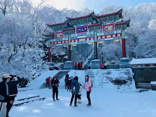 建筑群|大雪后的老君山，仿佛登临仙界，有着琼楼玉宇般的冰雪世界！