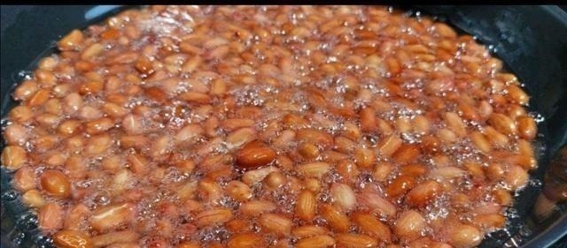 炸花生米时，撒盐撒酒都不对，饭店大厨放点它，30天不回潮