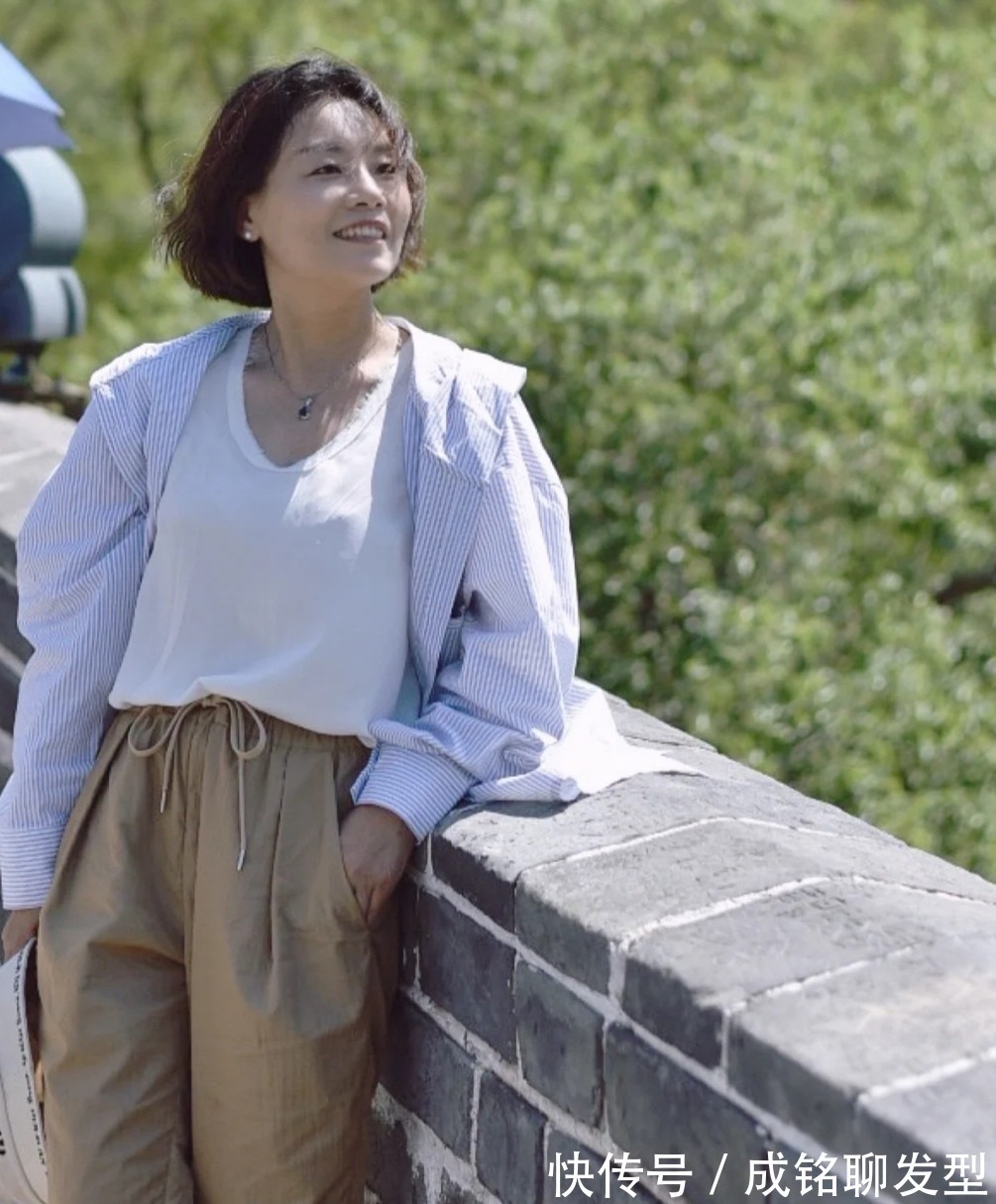 技巧|50岁女人如何穿出时尚减龄?借鉴这三个搭配技巧,优雅端庄又大气