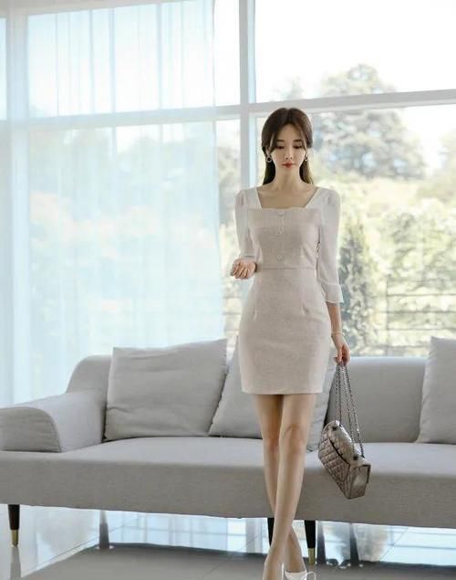 温婉|美女穿搭:呢纹田园清甜连衣裙,温婉魅力,线条很吸引人