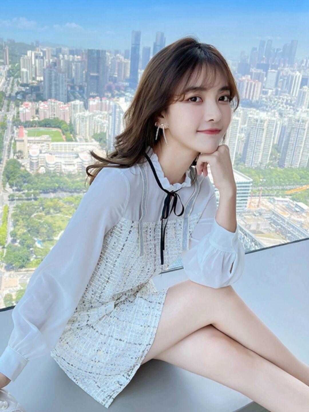 气质|日常穿搭小心机,紫色衬衫搭配半身裙提升品位,同时又能提升气质