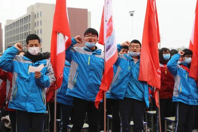 震撼！七千多人共同见证华中师范大学附属息县高级中学这一历史性时刻